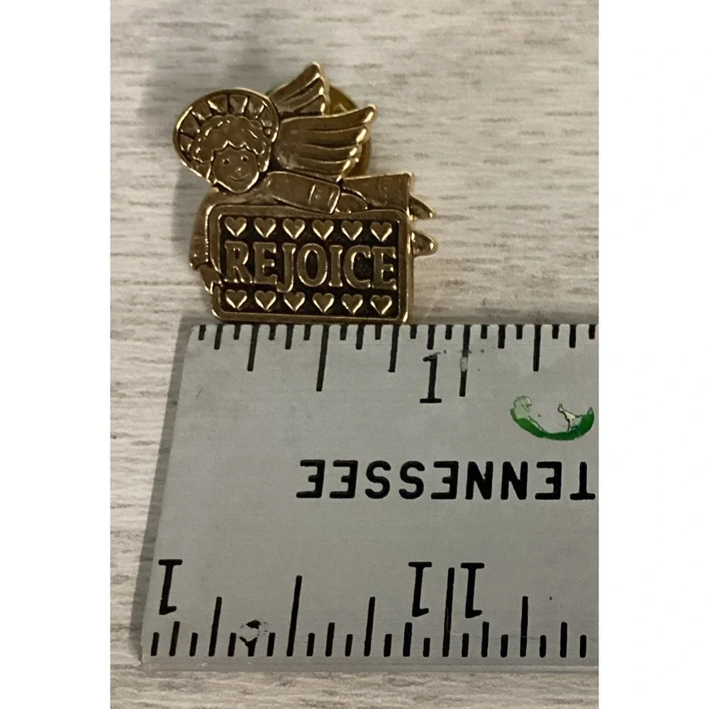 Goldtone Pin Angel 